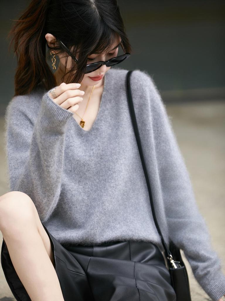 Dámský podzimní/zimní svetr s V-výstřihem, bezešvý, z broušené vlny - volný pletený pulovr