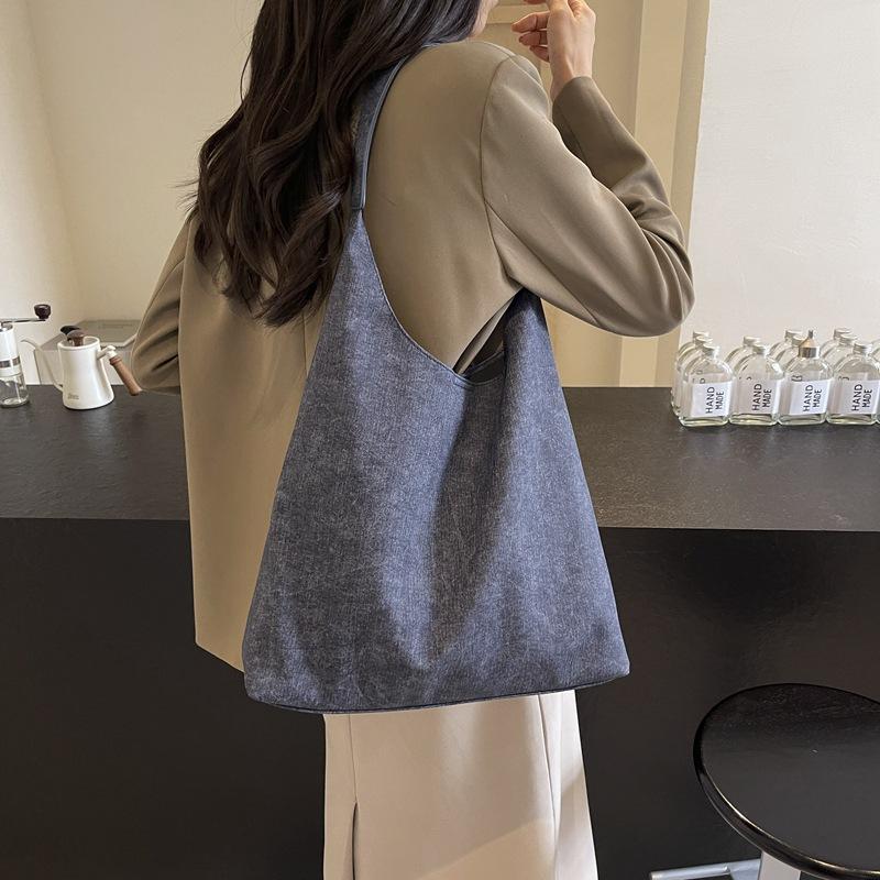 

Denim bag women s 2024 new trendy summer casual shoulder bag large capacity tote bag class commuter bag темно-синього кольору