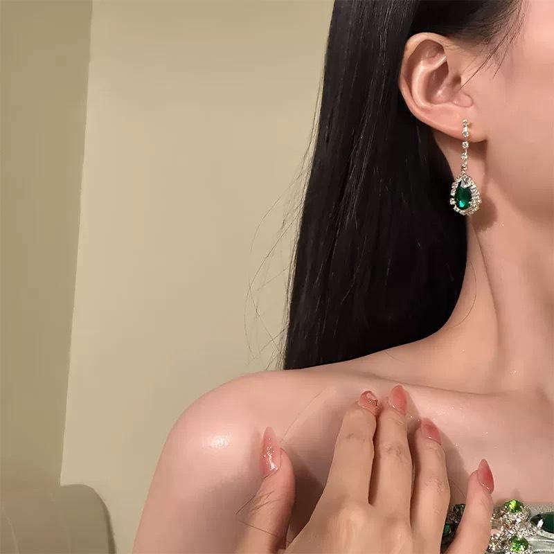 European and American Diamond-encrusted Water Drop Pendant, Stud Earrings, Necklace Set, Collarbone Chain, Simple Fashion Accessories for Women