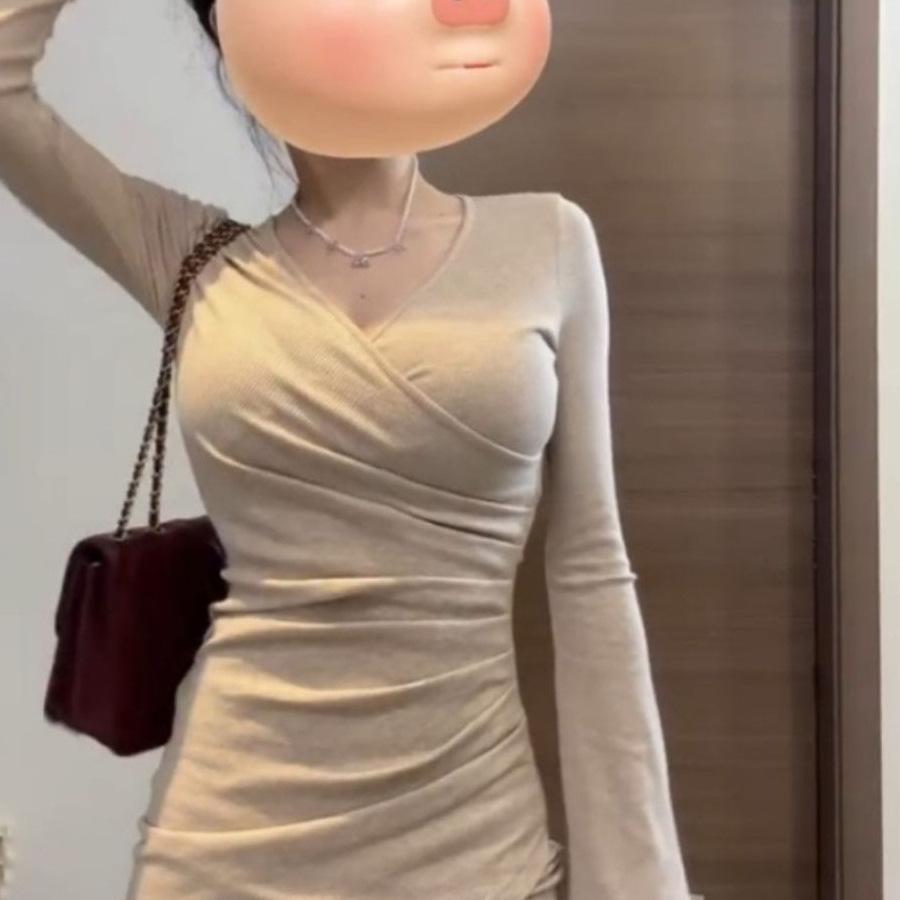 

Petite V-Neck Ruched Bodycon Dress - Long-Sleeve, Slimming, and Short for Spring/Autumn Small