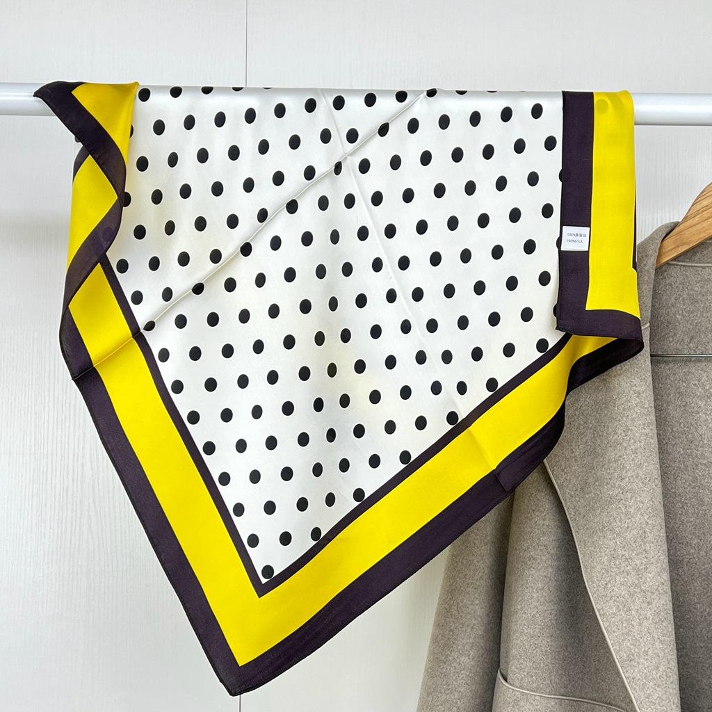 Spring And Summer Silk Chinese Square Scarves Go Out To The Street With Mulberry Silk Silk Scarves With Fresh Green Silk Scarves And Shawls.