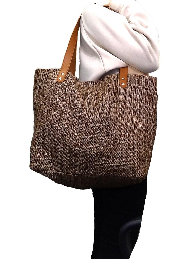 Sac cabas tricoté élégant avec poignées en similicuir. Un look casual sophistiqué et raffiné. Grande capacité, soufflet de 13 cm de large. Beige.
