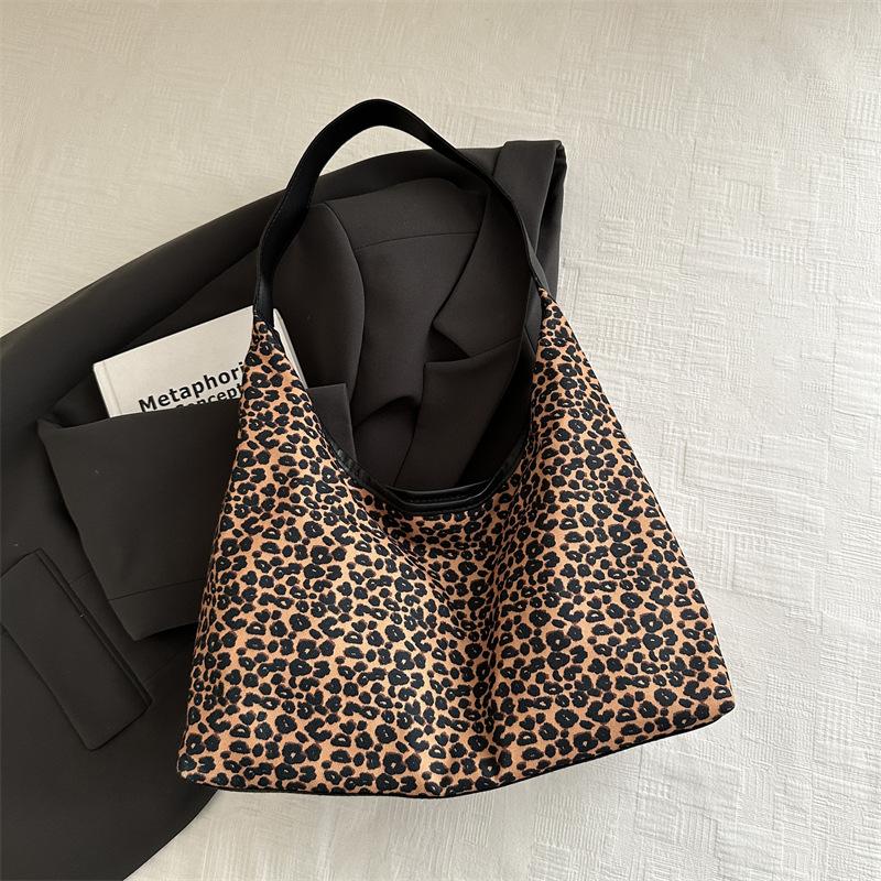 Autumn and Winter Large-capacity Work Tote Bag Women's 2025 New Personalized Leopard Print Shoulder Messenger Bag