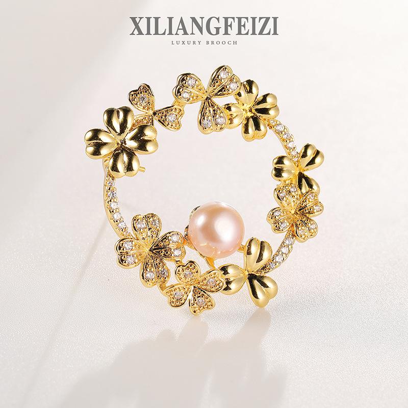 Bo Xin Yun Zirconia Wreath Brooch with Freshwater Pearl