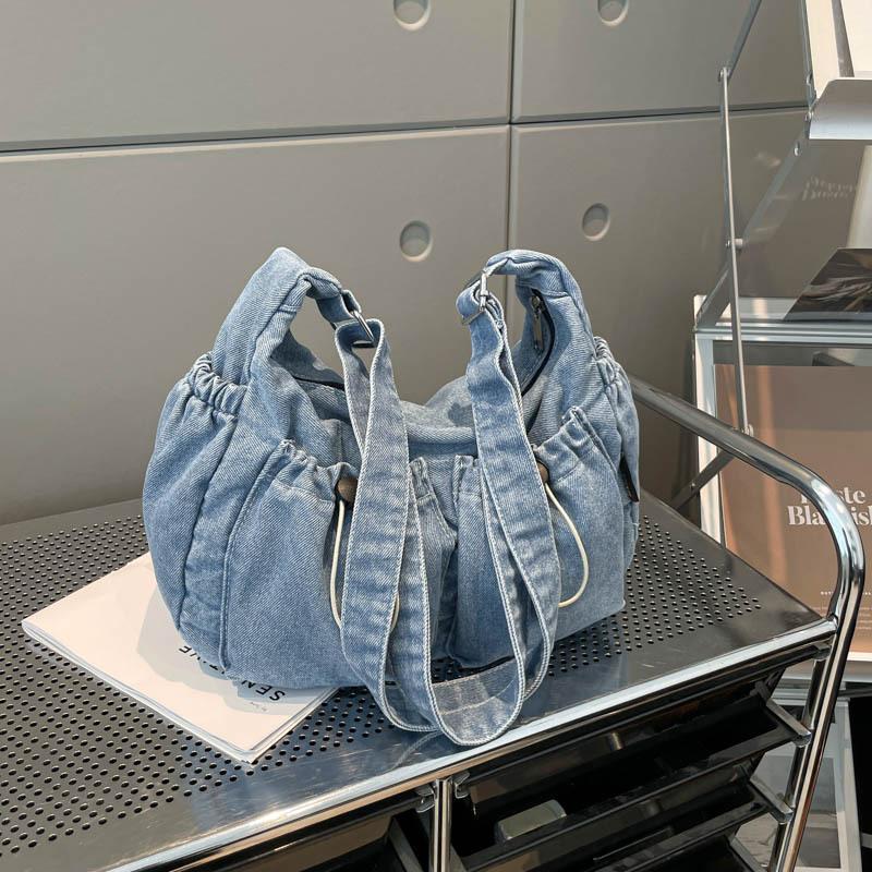 New fashionable and personalized women's large-capacity shoulder bag, washed denim messenger bag, retro women's bag, underarm bag.