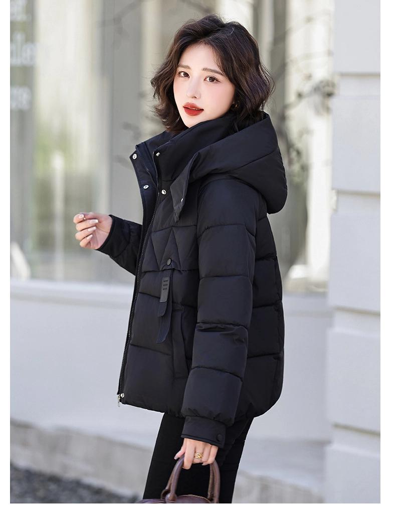 Dámská krátká větruodolná zateplená zimní bunda s kapucí a raglánovými rukávy