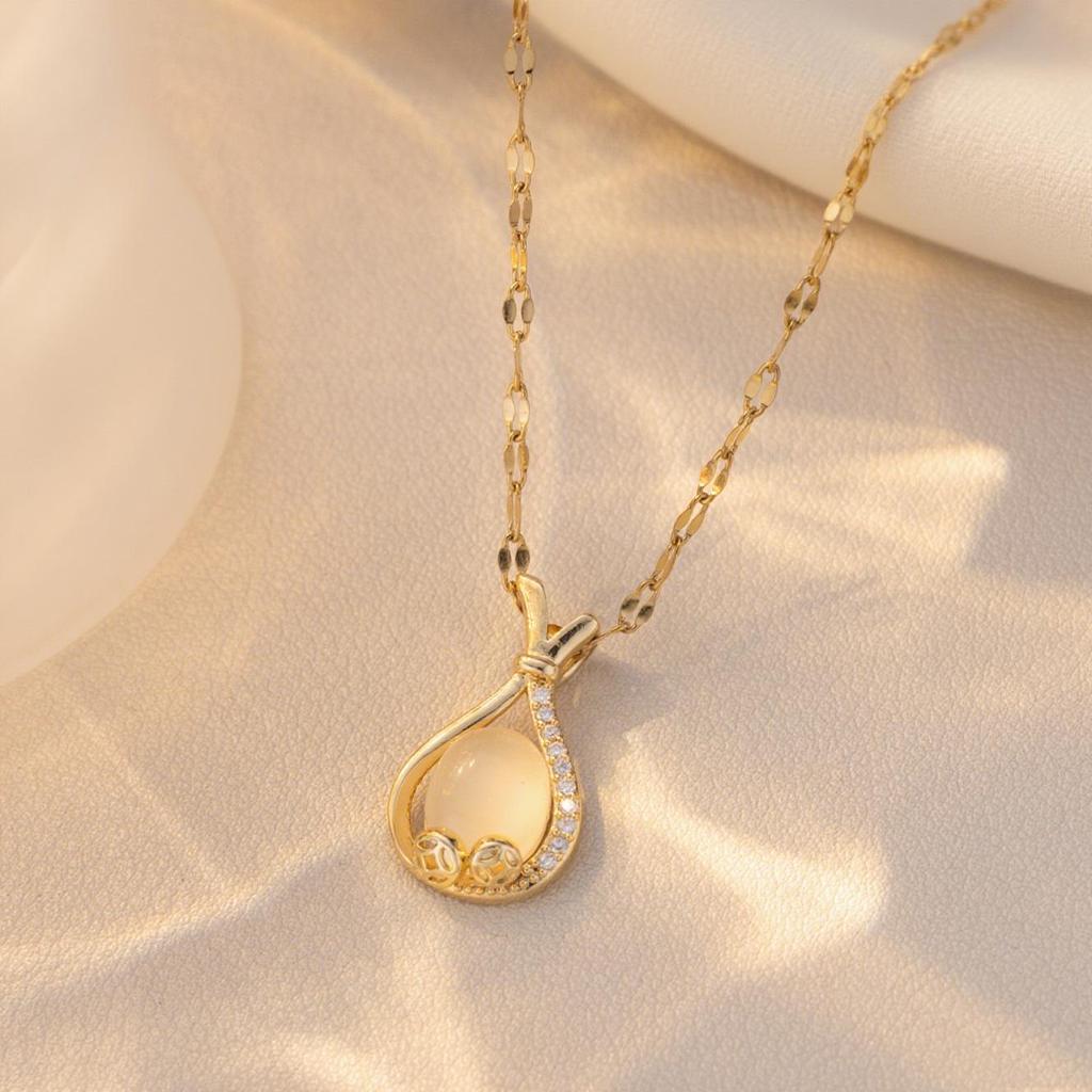 Elegant Light Luxury Zircon Necklace for Women - Gold-Plated, Simple Clavicle Chain