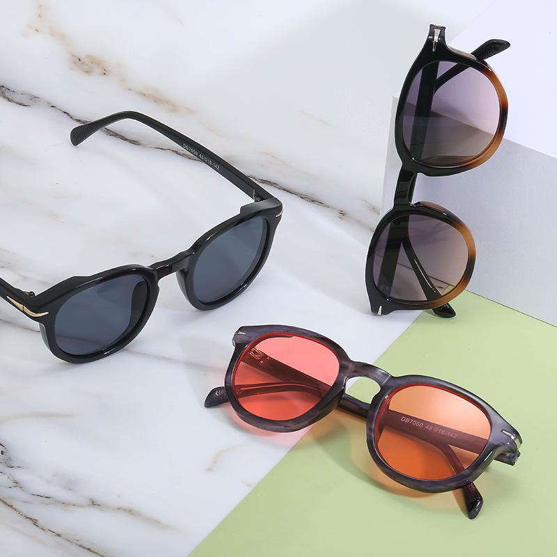 Trendy Retro Round Polarized Sunglasses for Men and Women - Stylish Small Frame Sun Protection