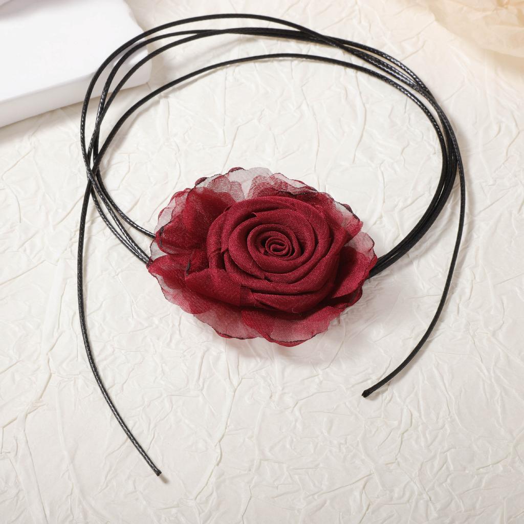 French warm, fashionable, simple and romantic Valentine's Day fabric spinning three-dimensional burgundy rose pendant necklace
