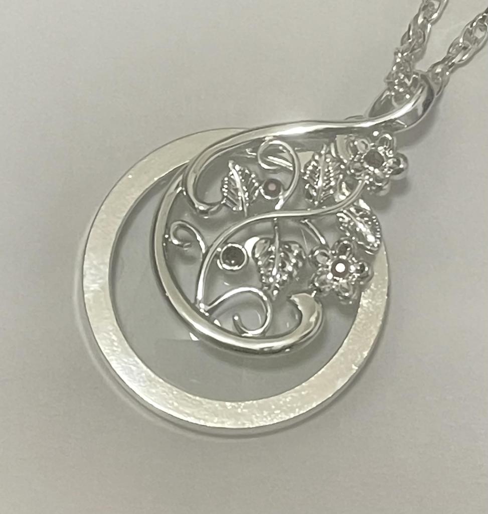 Magnifying Glass Pendant Necklace with Sparkling Rhinestones and Luxury Floral Openwork Pattern (Silver)