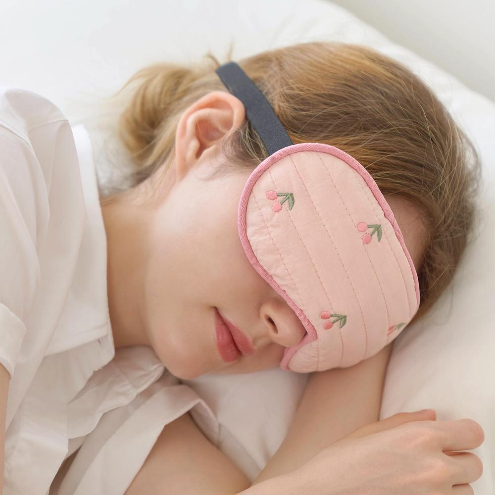 

Choose one of four brown rice eye packs (Cherry/Nyangi/Tosuni/Lucky On Me) Cherry Cherry