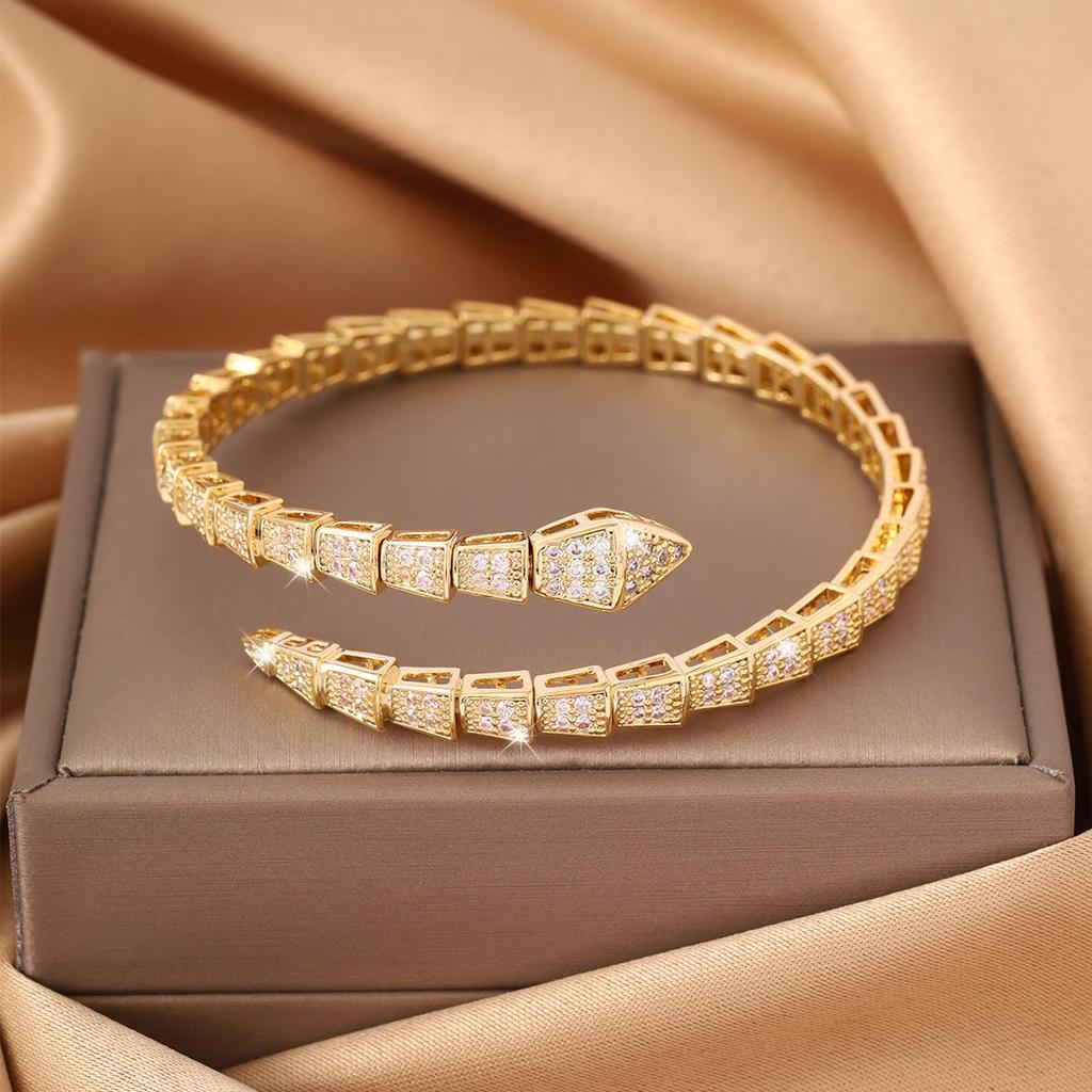 Exquisites 2025 Europäisch-Amerikanisches Nagelarmband mit Zirkon, Luxuriöser Kupferschmuck