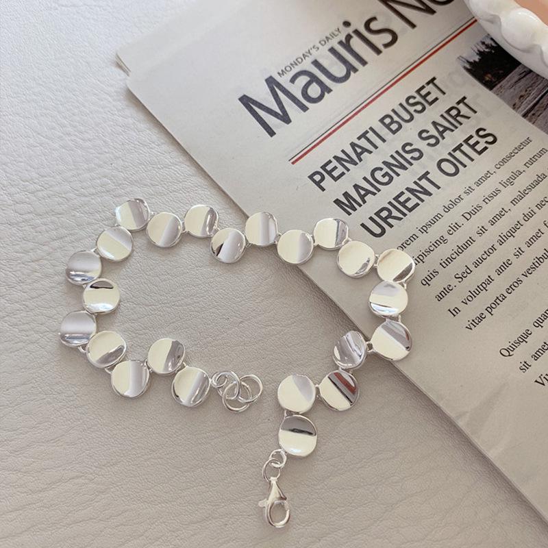 Elegant Round Bead Bracelet - Women s Fashionable Artistic Design