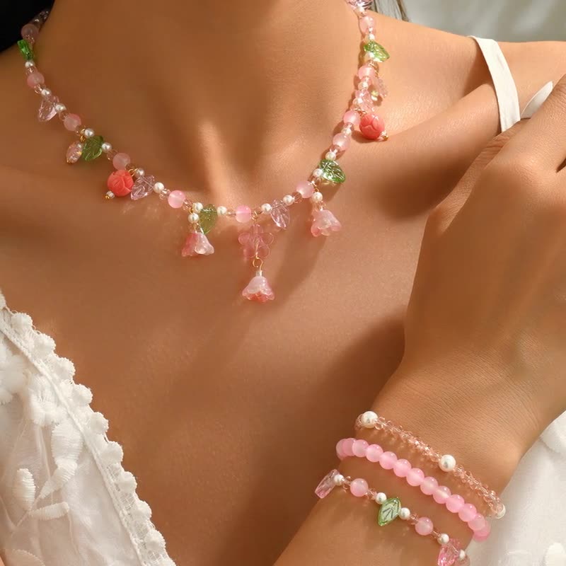 

Модные украшения для женщин розовый