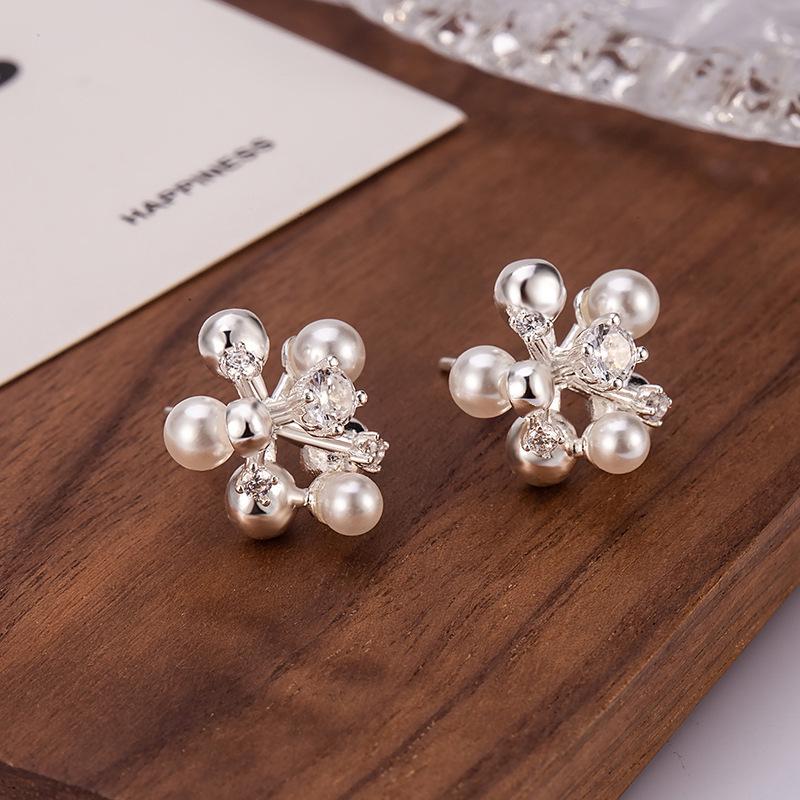 Elegant Rhinestone Pearl Flower Stud Earrings