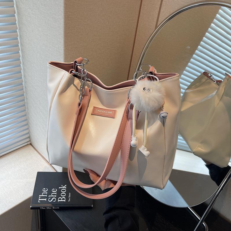 Large-capacity tote bag women's new spring and summer contrasting color shoulder underarm bag versatile class commuter bag
