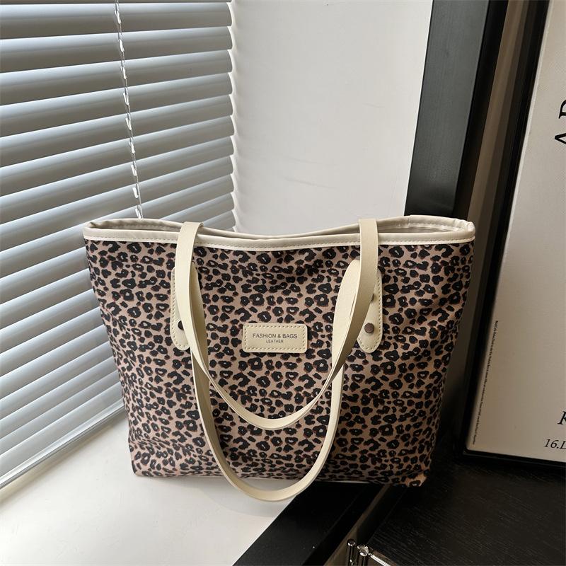 

Casual fashion trend women s bag new hand carry large capacity hand carry shoulder underarm bag tote bag women