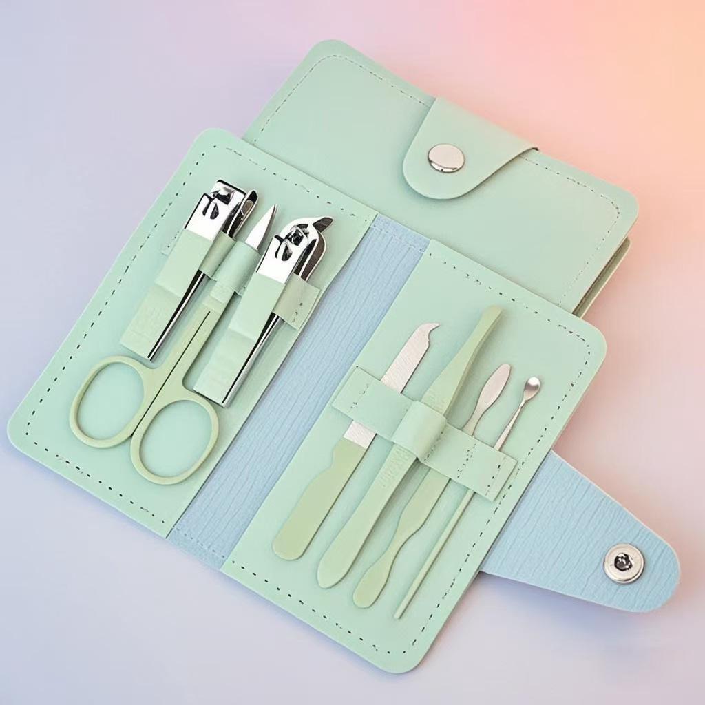 16-Piece Green Manicure Nail Art Set with Nail Clippers for Home Use