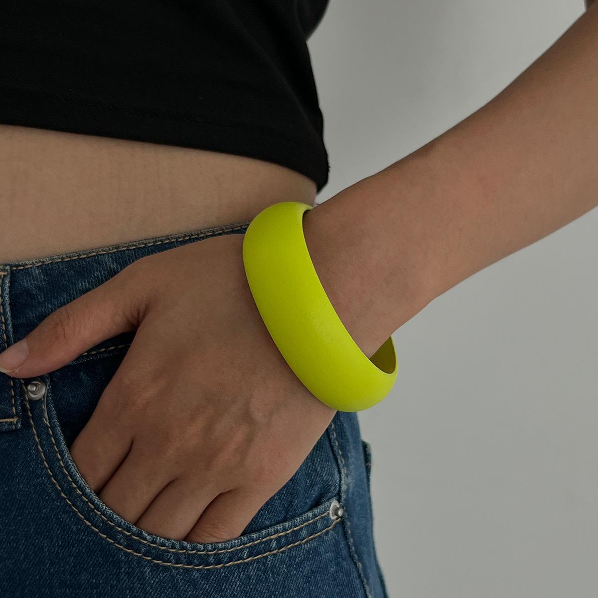 

DIEZI Exaggerated Hip Hop Fluorescent Green Wood Wide Bangles Fashion Round Geometric Bangles For Women Bracelet Men Jewelry