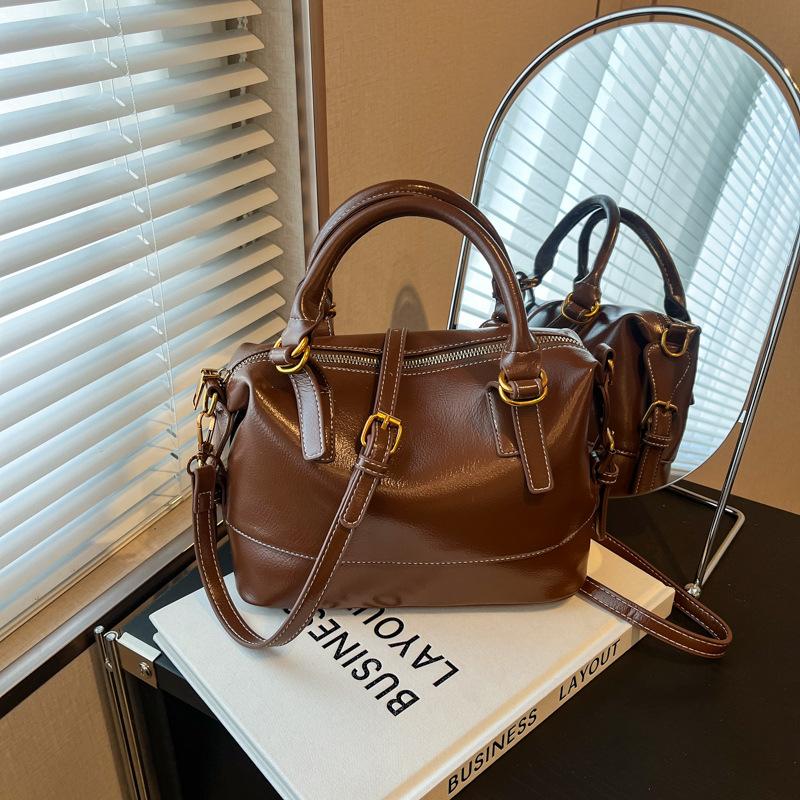 Premium Retro Small Bag Women's New Autumn and Winter Versatile Messenger Bag Handbag