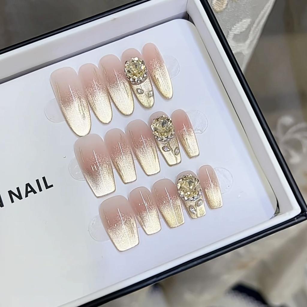 Pure Handmade Phototherapy Nail Art Star, A Single-show Wearable Nail Finished Cat Eye Nail Art Patch Shows Whiteness and Temperament