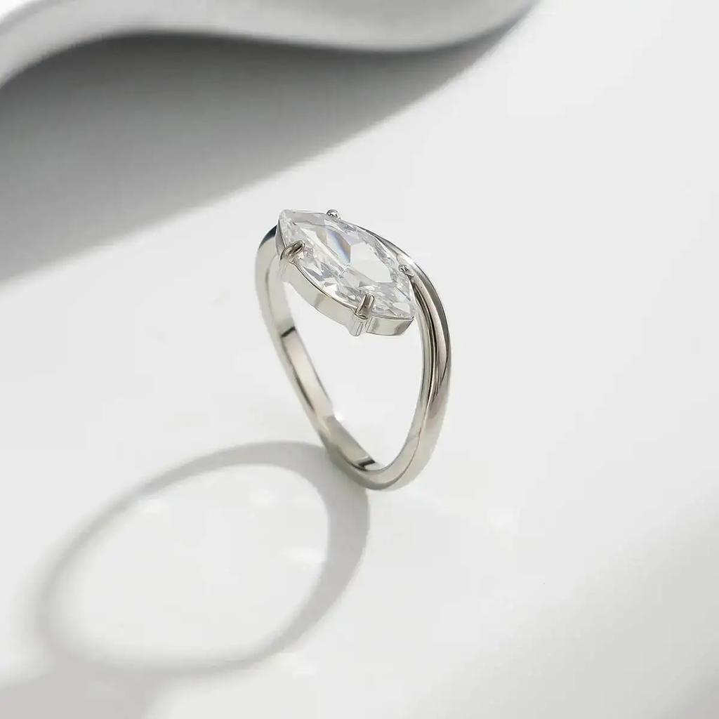 New Sparkling Zircon Stainless Steel Ring Women Non Fading 18K Gold-Plated Stackable Couple Ring Valentine Day Jewelry Gift