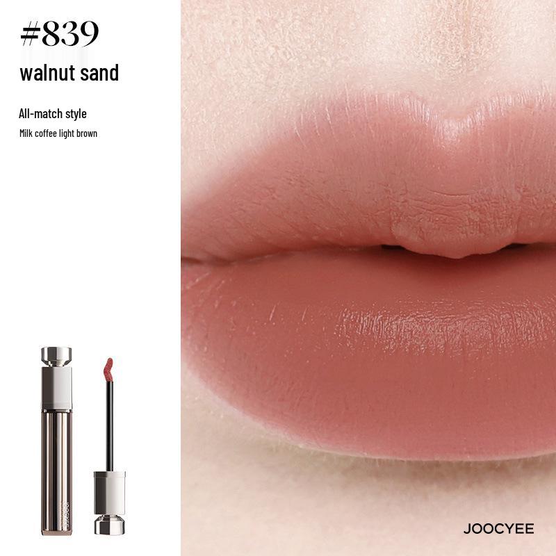 

Матовая увлажняющая помада Joocyee с эссенцией дрожжей в оттенке Nude Butterfly Mirror