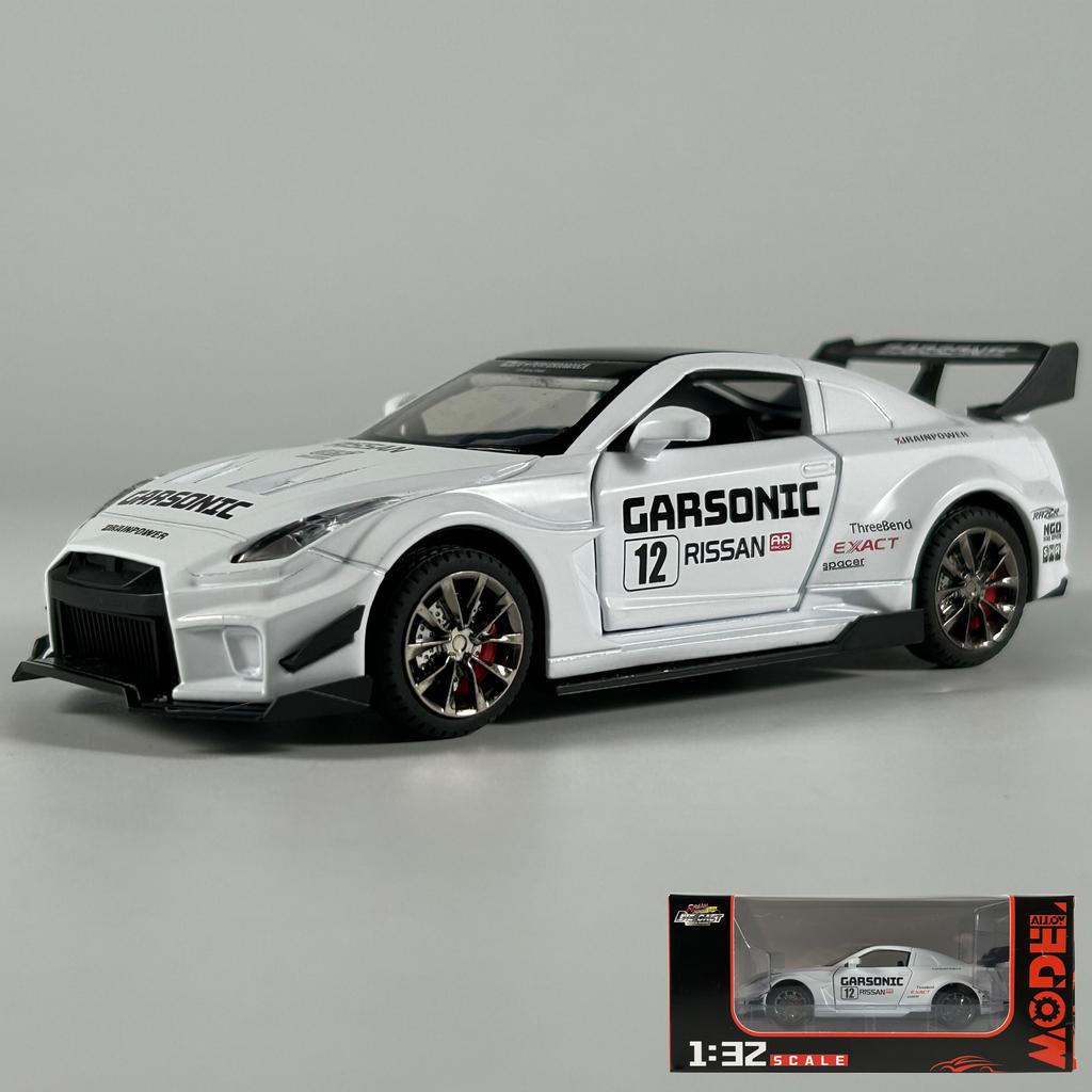 1:32 Nissan GTR CSR2 Modello in Lega Metallica Diecast Auto Decorazione per la Casa & Collezionabili Ornamento per Esposizione Hobby Regali per le Feste