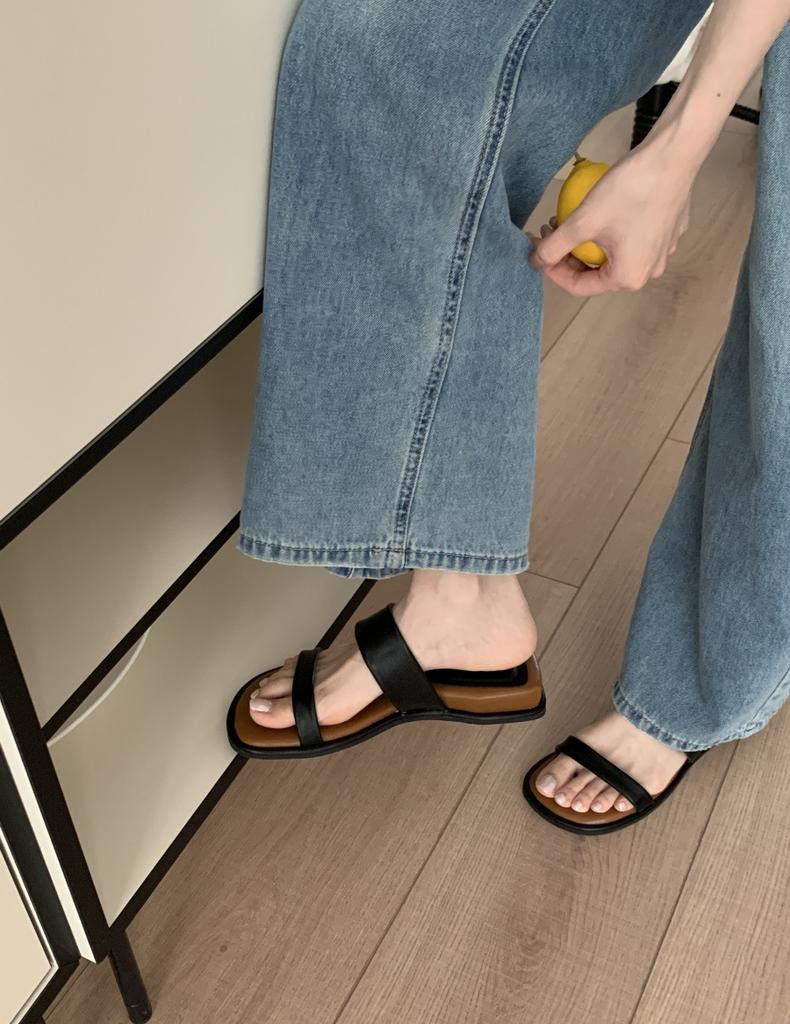 Retro square head flat bottom slippers women's summer wear French simple one-word sandals fashion casual vacation beach shoes