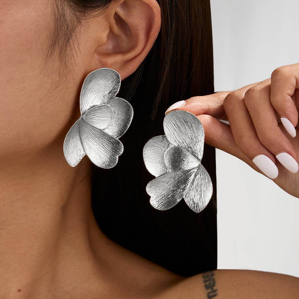 Ingemark Vintage Elegant Metal Flower Stud Earrings for Women Exaggerated Piercing Earrings Fashion Wedding Jewelry Accessories