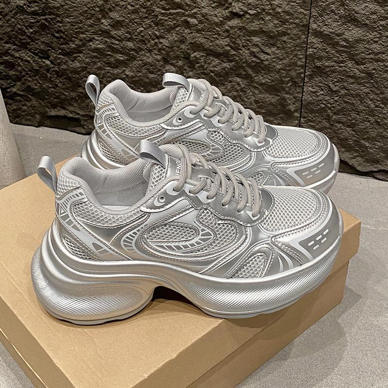 

Жіночі кросівки на масивній підошві, нові весняні моделі 2025 року, для невисоких чоловіків, легкі та додають зросту, універсальні та дихаючі спортивні та повсякденні кросівки. 40 срібний