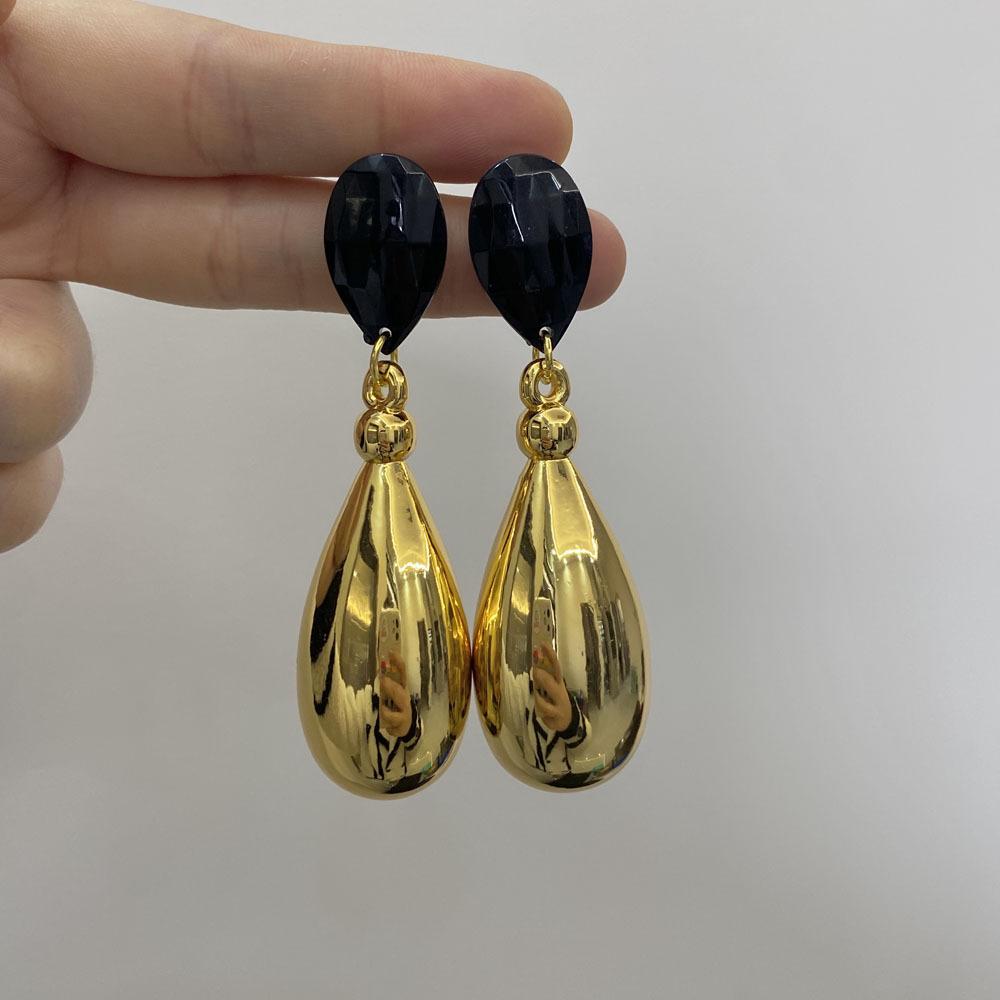 French Metal Cold Wind Water Drop Earrings Women s Medieval Retro Niche Design Sense Advanced Sense Fashionable Stud Earrings золотой