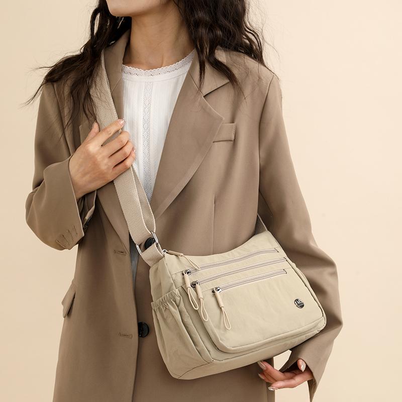 Dameskulderveske med stor kapasitet og lett vekt