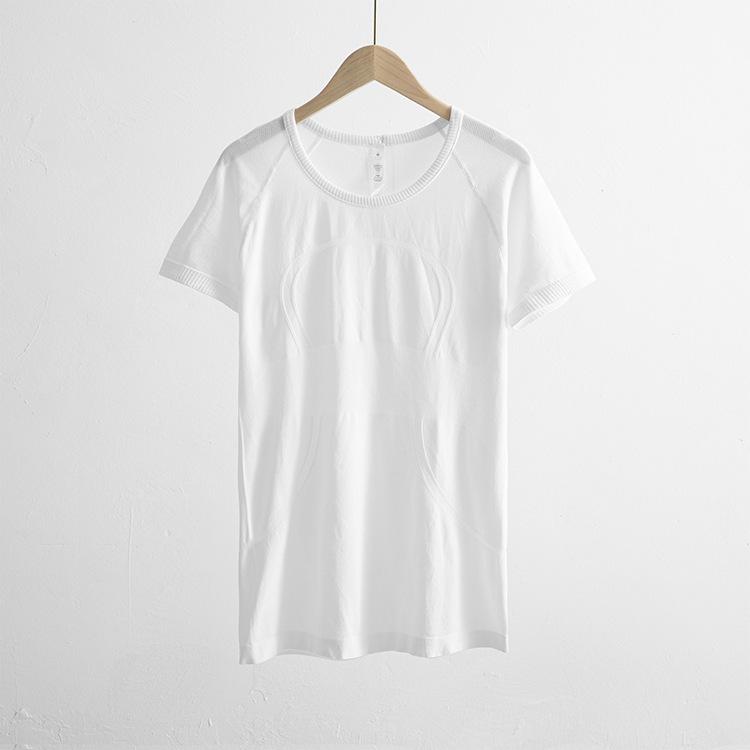 Seamless Swiftly Tech Quick-Dry Yoga Top – Short-Sleeved & Breathable