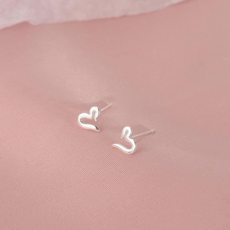 Irregular Hollow Heart Stud Earrings Sweet Simple Personality Versatile Student Commute Everyday Earrings