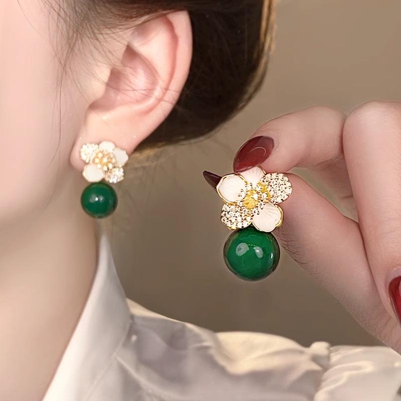 Elegant Chinese Emerald Flower Stud Earrings with Rhinestone Accent - Luxury Design for Women