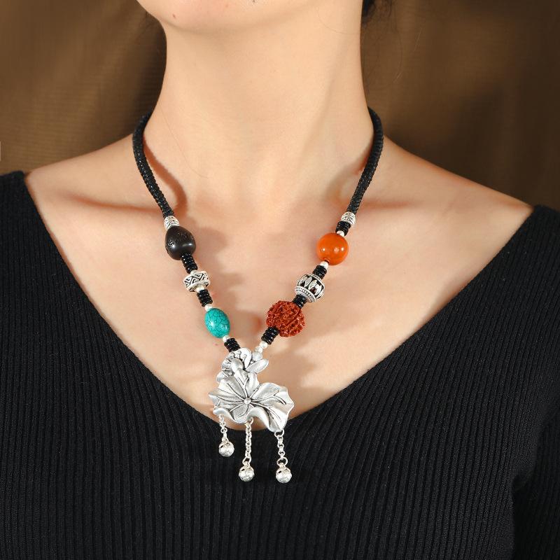 Retro imitation silver jewelry short collarbone chain women's Tibetan silver beeswax necklace sweater chain cotton and linen accessories pendant