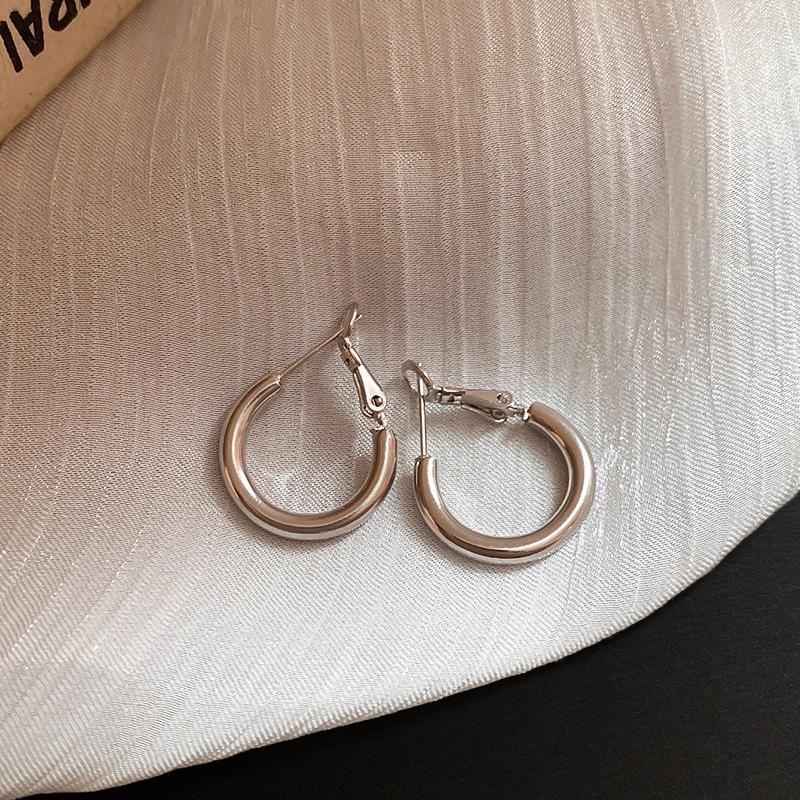 Silver Needle Round Earrings European and American Simple Fashion Cold Wind Earrings Personality Temperament Earrings Light Luxury High Sense