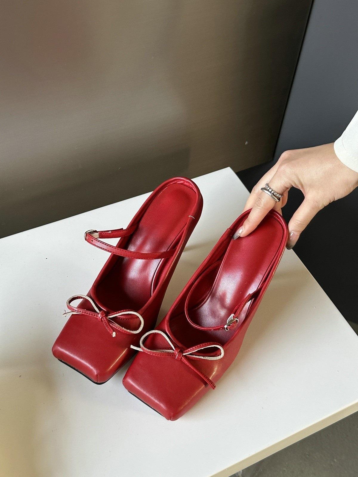 

2025 новые туфли-лодочки красные с квадратным носком на высоком каблуке, темпераментные с бантом, шлепанцы-мюли на шпильке, балетки-сандалии 40 красный