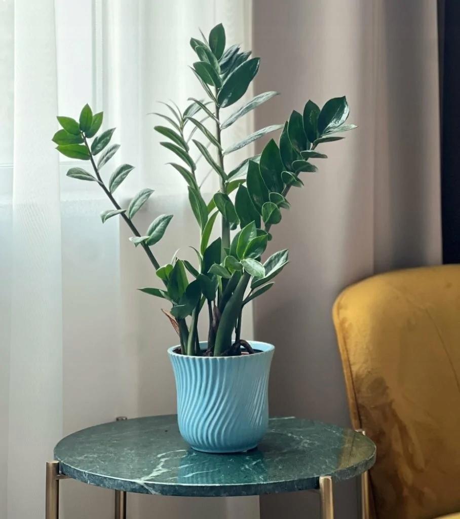 Osłonka ceramiczna na kwiatki 14 cm doniczka niebieska w prążki 1 szt.