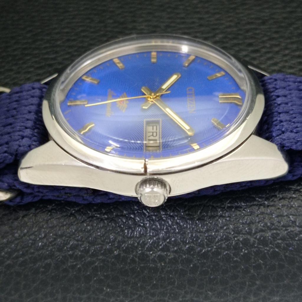 GEBRAUCHTE CITIZEN AUTOMATIC 8200 JAPAN HERRENUHR MIT TAG- UND DATUM-ARMBANDUHR UND BLAUEM ZIFFERBLATT a432808-2 R113-a432808