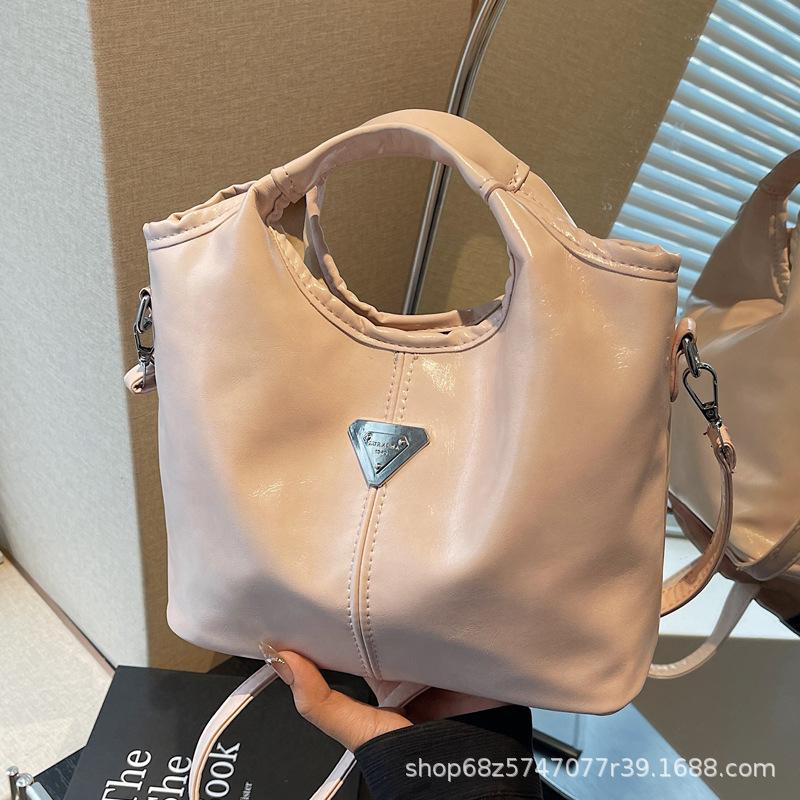 Popular Super Fire Hand Bag Women's 2025 New Fashion Versatile Shoulder Bag Commuter Premium Texture Bucket Bag