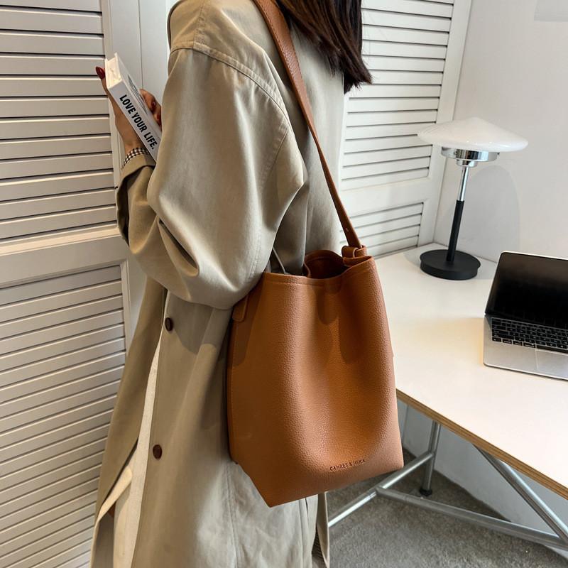 Ielgy Retro Female Bag High-End Feel Cross-Body Niche Design Bucket Bag