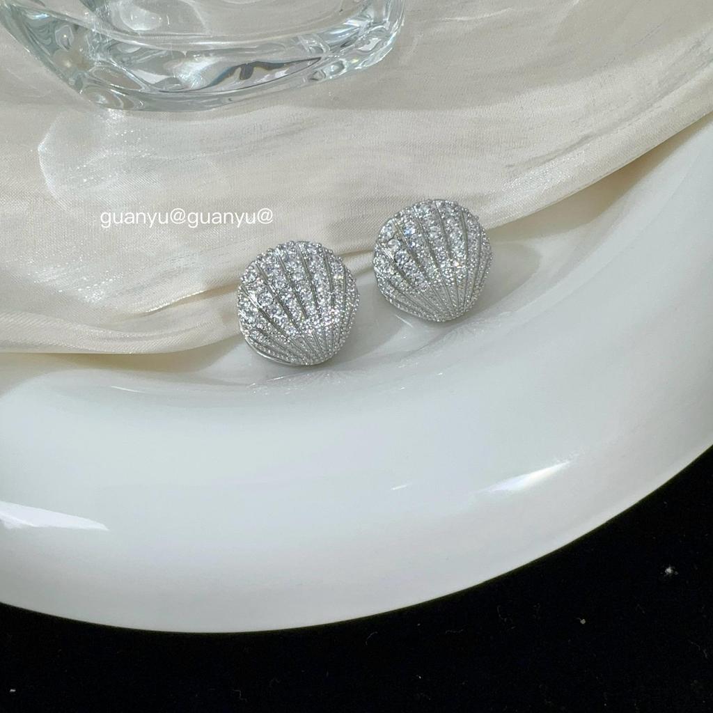 Exquisite Diamond Shell Glossy Earrings: Luxury Fashion Statement for Women