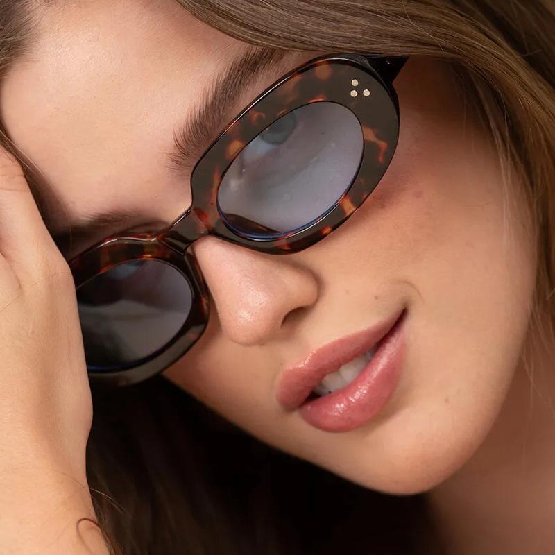  New Oval Women Fashion Sunglasses Shades UV400 Retro Punk Rivets Men Sun Glasses