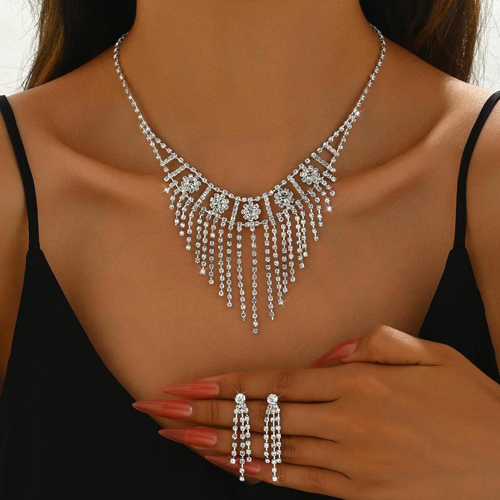 Gold Bridal Jewelry Set: Elegant Necklace, Earrings, and Bracelet for Weddings & Special Occasions.