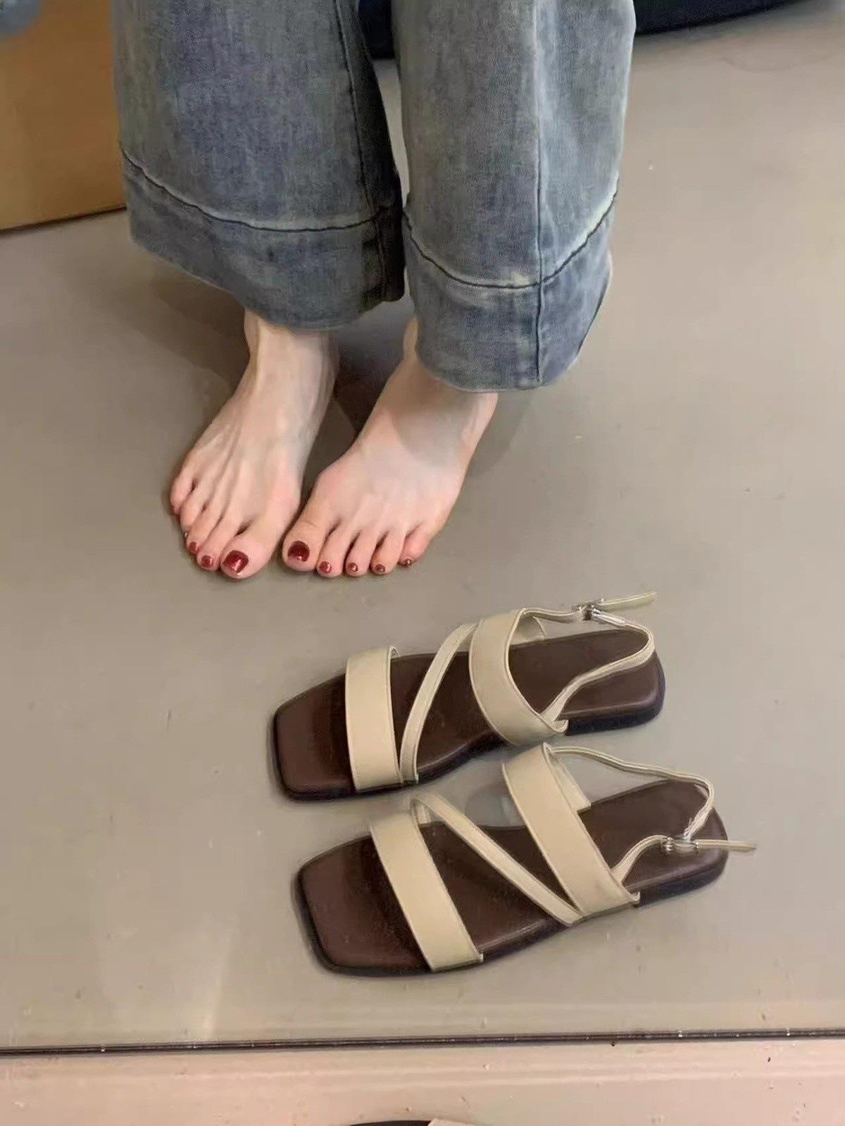 

Retro open-toed soft-soled leather with sandals for women s outer wear, summer flat bottom with skirt 40 хаки