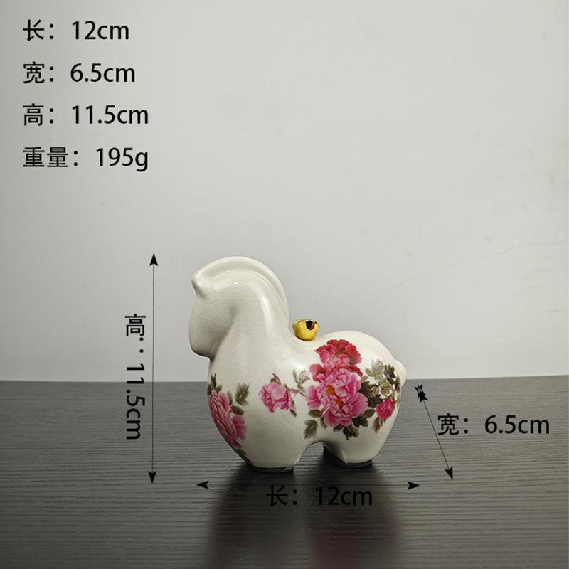 

Керамическая фигурка лошади с золотым слитком, статуэтка лошади на удачу для украшения домашнего офисного стола, изделие ручной работы с кракелюрной глазурью