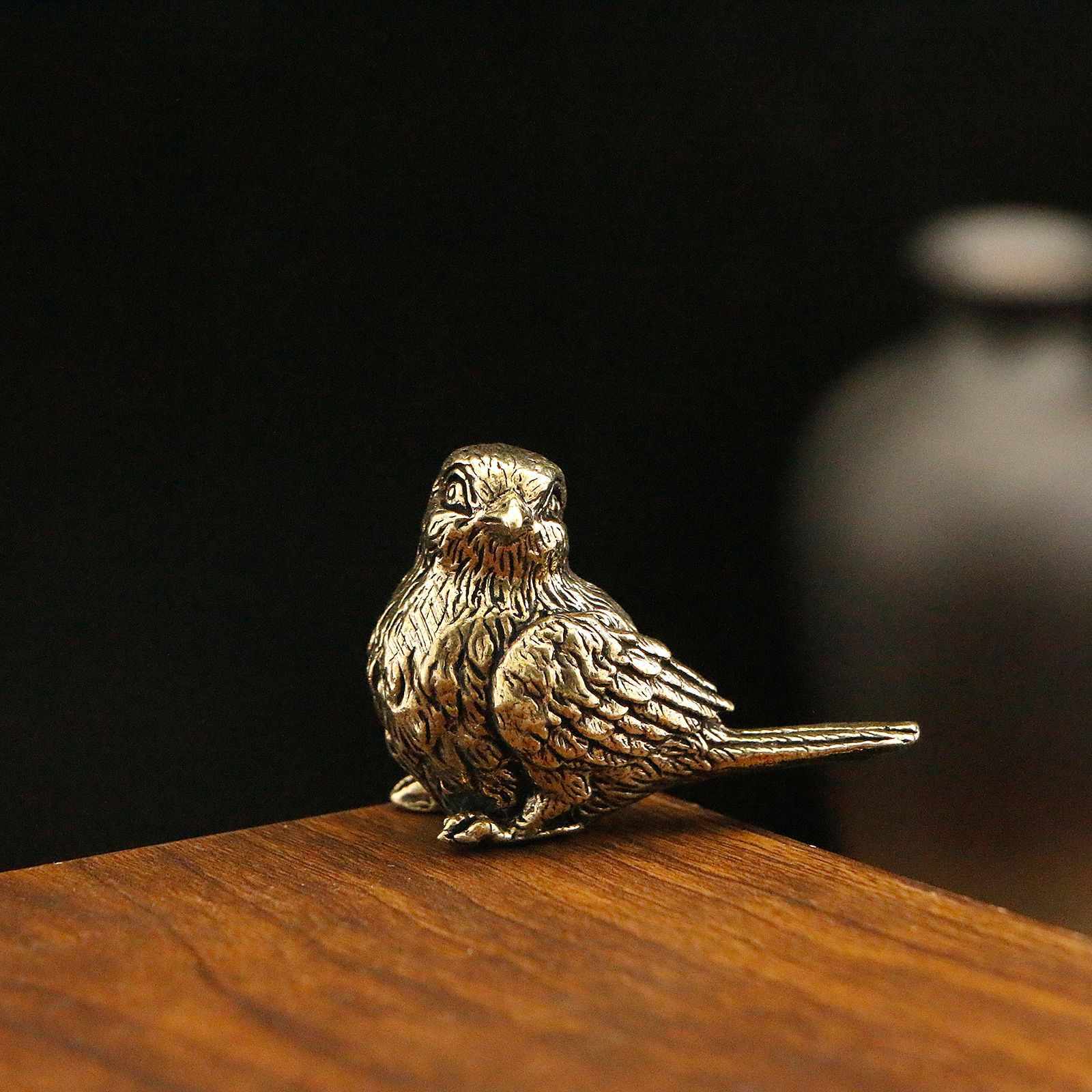 Старинная статуэтка воробья из латуни, цельнолитая скульптура птицы из латуни, декор для дома, коллекционная мини-фигурка животного для различных типов комнат, птица