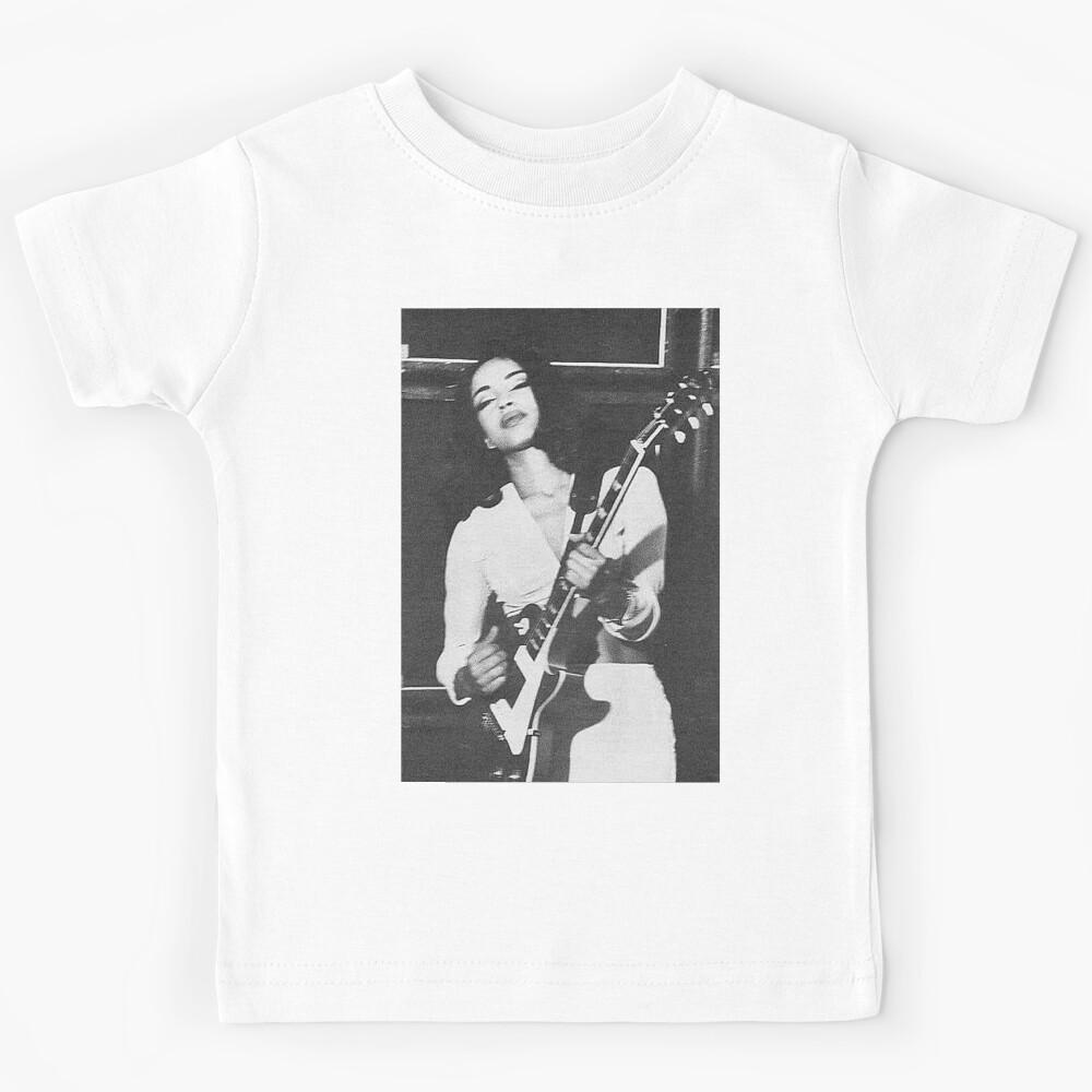Sade playing the guitar Kids T-Shirt 140